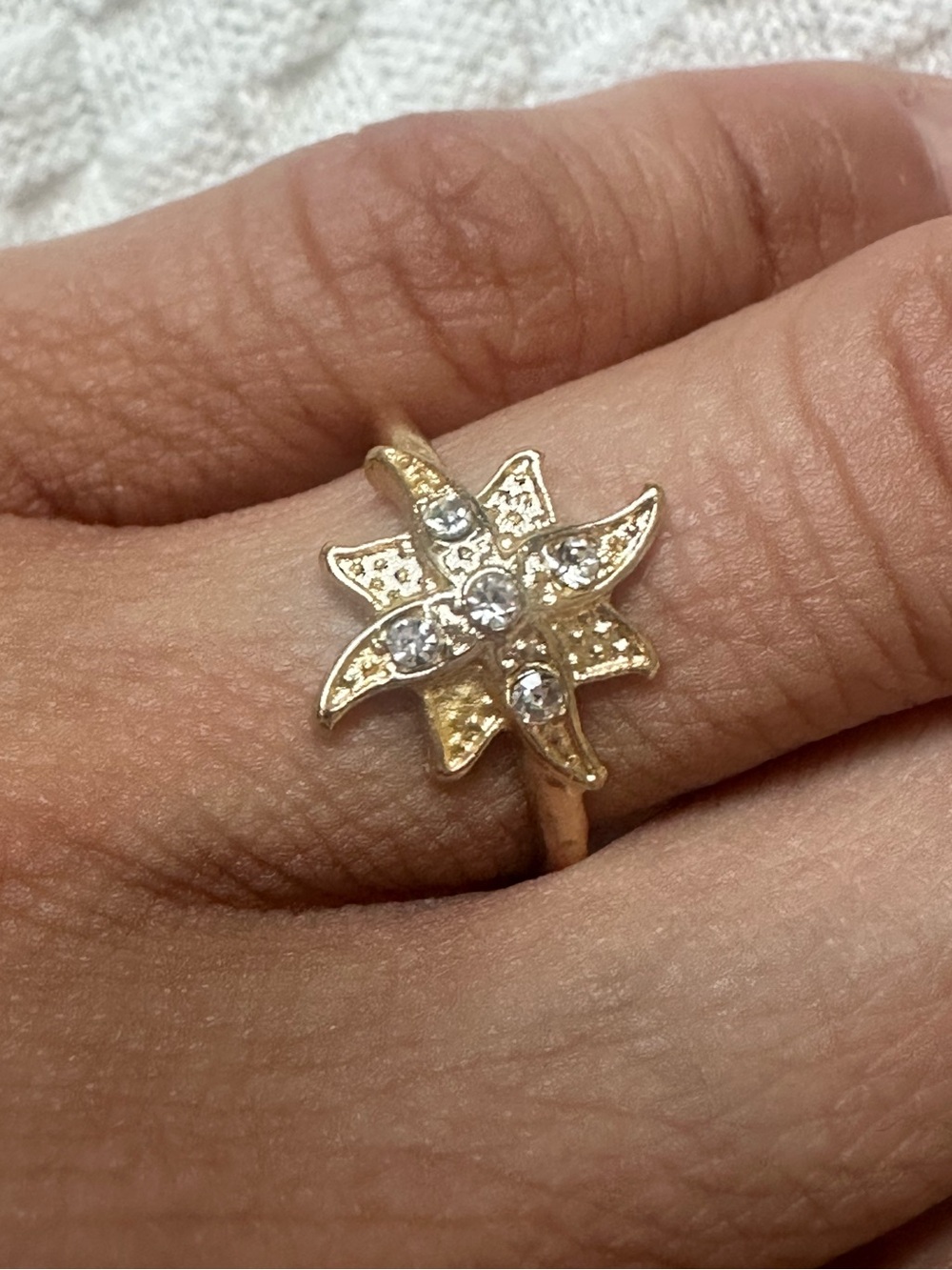 Flower gold ring
